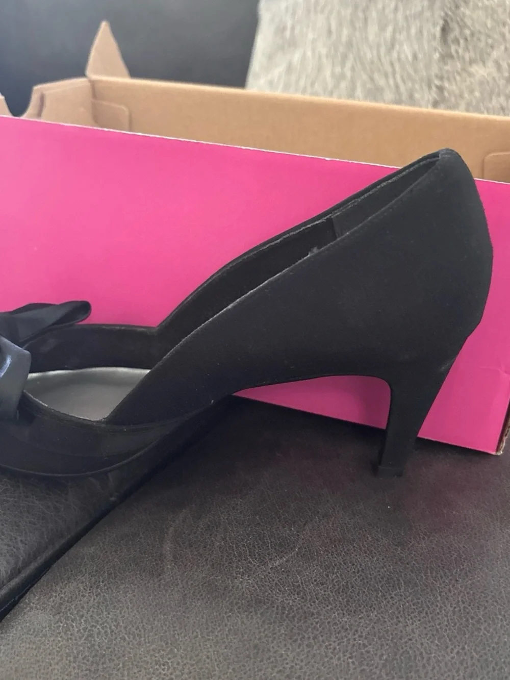 Life Stride Black Pointed Bow Pumps